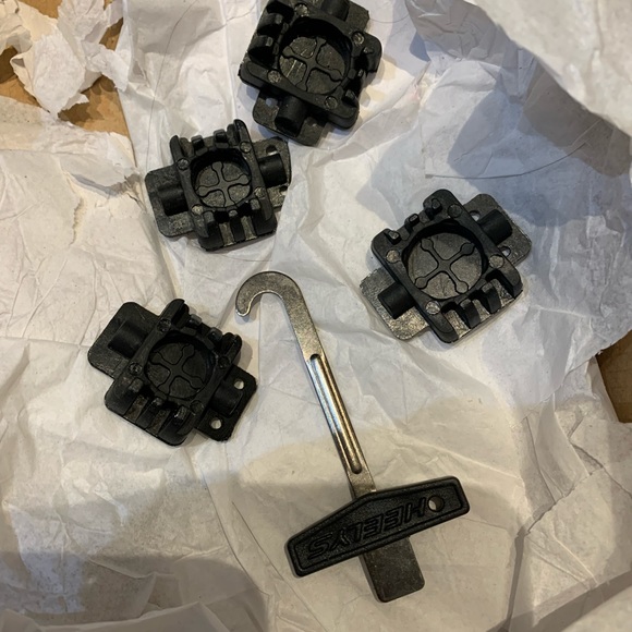 BRAND NEW Heelys size  2 youth - Picture 10 of 10